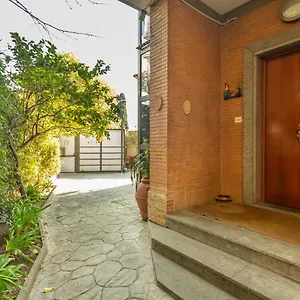 Apartment St Peter's Spacious 4 Bdr With Private Parking, Rome